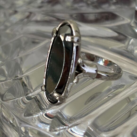 Vintage 70's Sarah Coventry Oval Hematite Healing Crystal Adjustable Ring 1"x.5" - Picture 7 of 8